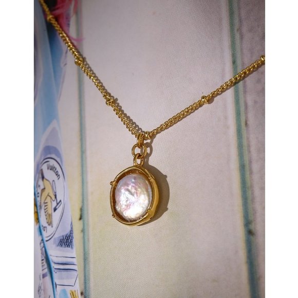 NEW 18K Gold Plated Mother Of Pearl Shell Oval Pendant Necklace - Picture 6 of 6